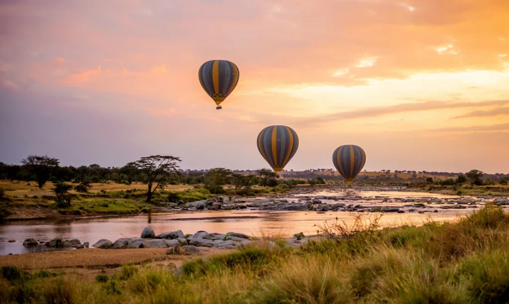 Ballons fliegen über den Serengeti Nationalpark